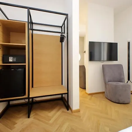 Youroom Abruzzi 4* ローマ