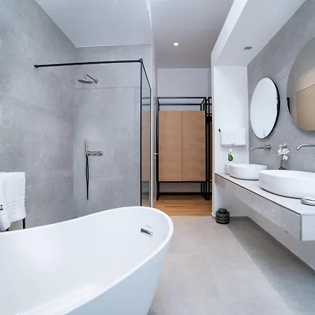 Youroom Abruzzi 4* ローマ