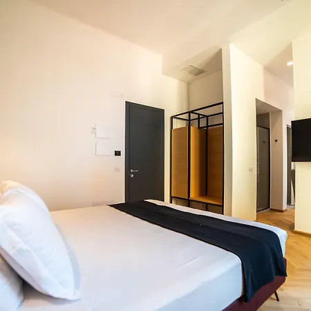 ゲストハウス Youroom Abruzzi ローマ